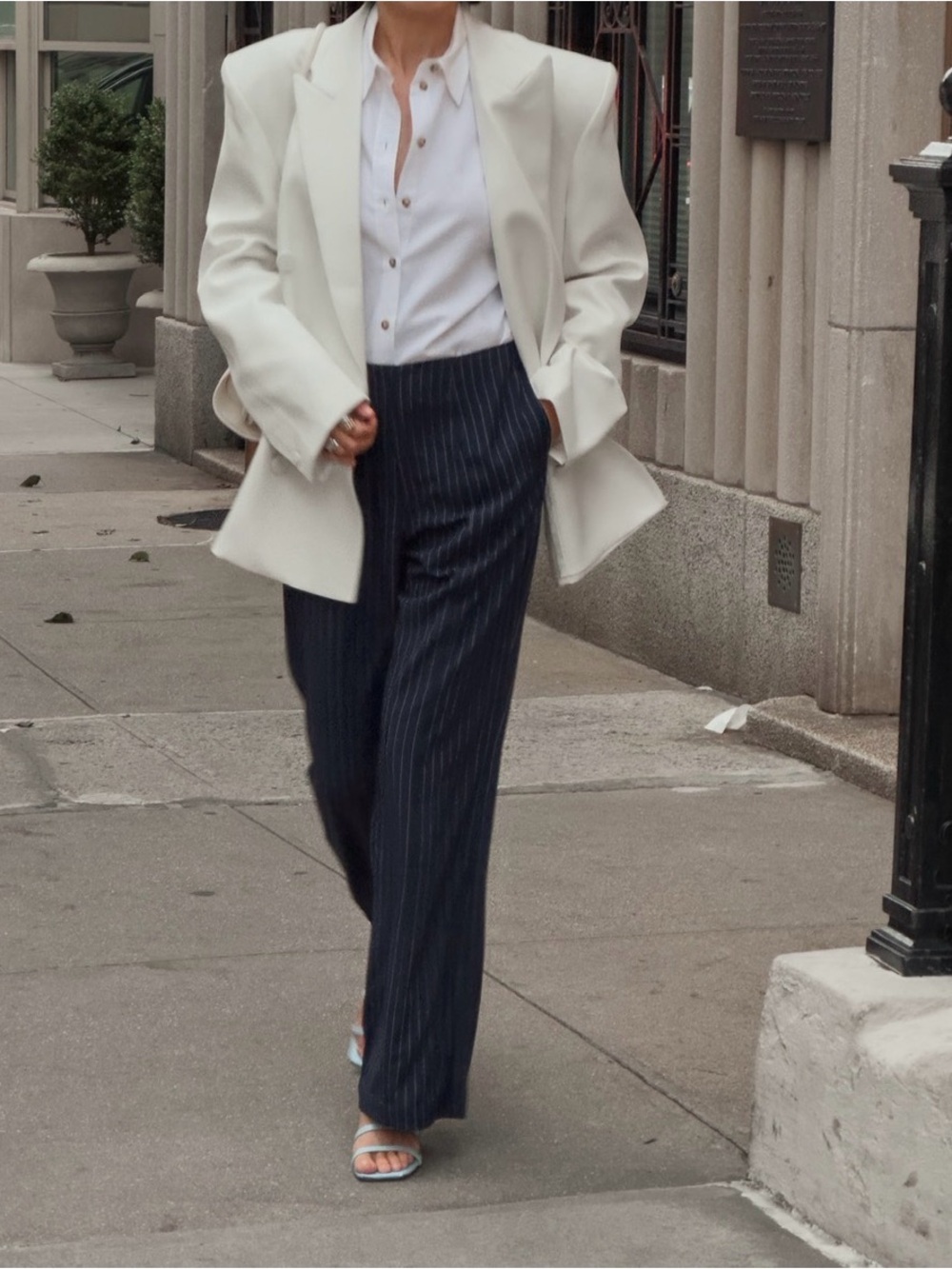 The Frankie Shop Zia Covered Buttons Blazer White Double Breasted - Picture 9 of 10